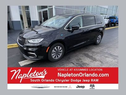 Used 2023 Chrysler Pacifica Touring-L