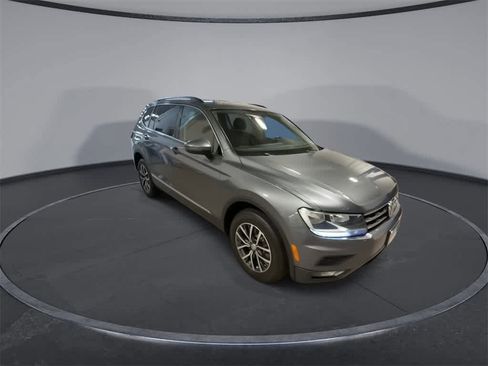 Used 2018 Volkswagen Tiguan SEL image 2