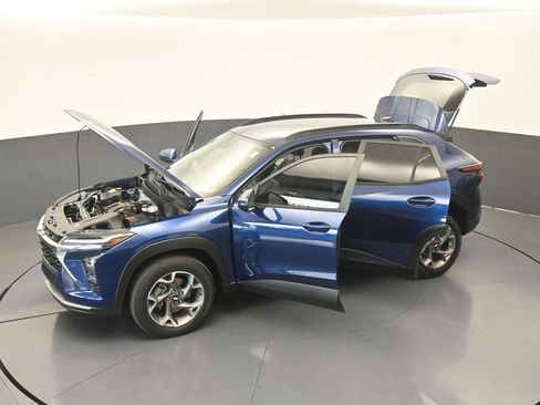 Used 2024 Chevrolet Trax LT FWD image 50