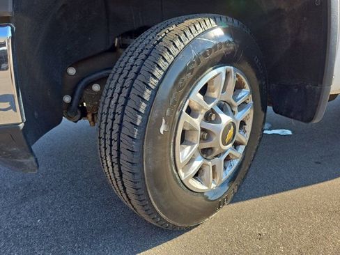 Used 2024 Chevrolet Silverado 2500 LT image 30