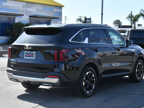 Used 2024 Kia Sorento S FWD image 8