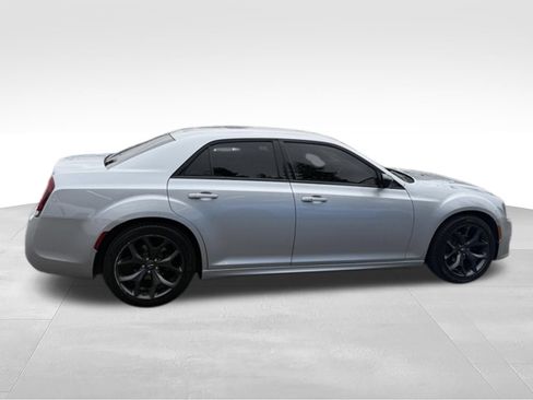 Used 2020 Chrysler 300 Touring L w/ Quick Order Package 2EF RWD image 4