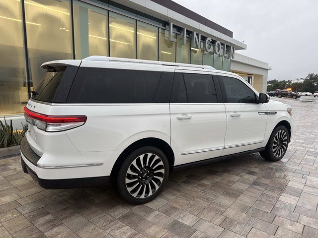 Used 2024 Lincoln Navigator L Black Label AWD/4WD image 2