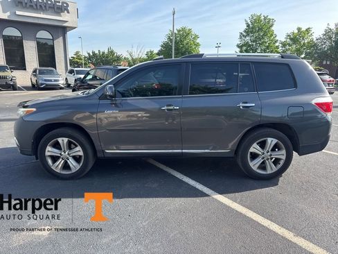 Used 2012 Toyota Highlander Limited w/ Tow Pkg AWD/4WD image 2