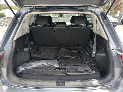 Certified 2023 Volkswagen Tiguan SE FWD image 9
