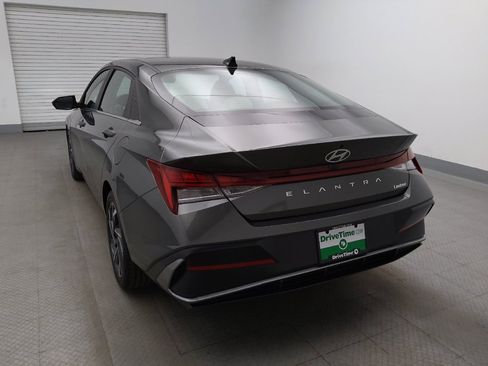 Used 2025 Hyundai Elantra Limited FWD image 6