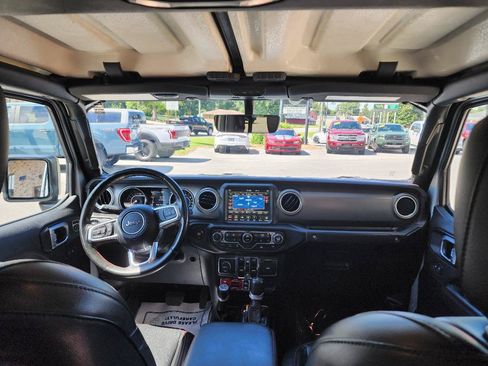 Used 2022 Jeep Gladiator Rubicon w/ Cold Weather Group AWD/4WD image 12