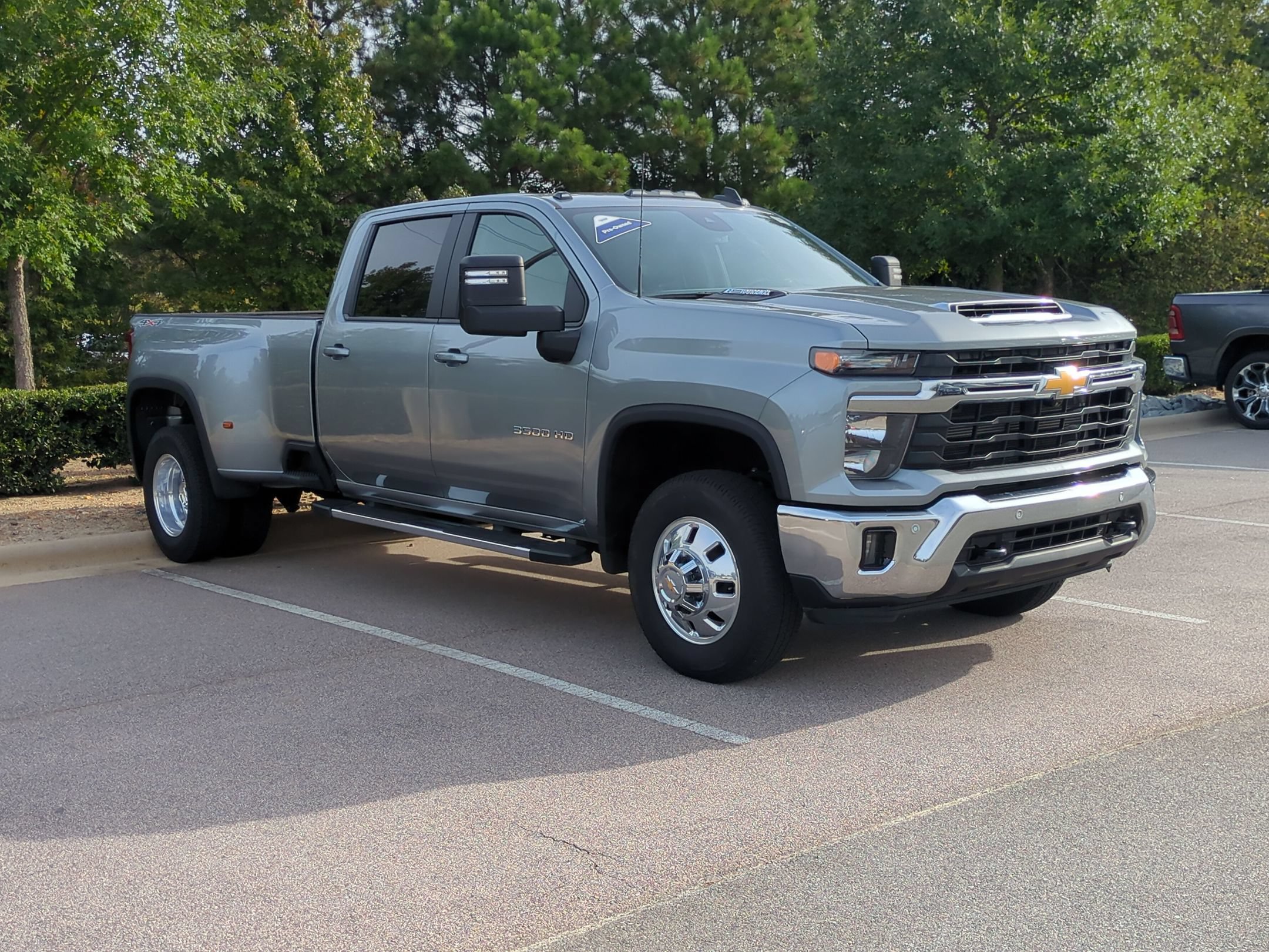 Used 2026 Chevrolet Silverado 3500 LT w/ All Star Edition AWD/4WD image 2