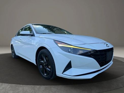 Used 2021 Hyundai Elantra SEL FWD image 7