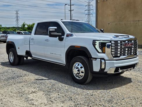 New 2026 GMC Sierra 3500 Denali w/ Denali Reserve Package AWD/4WD image 8