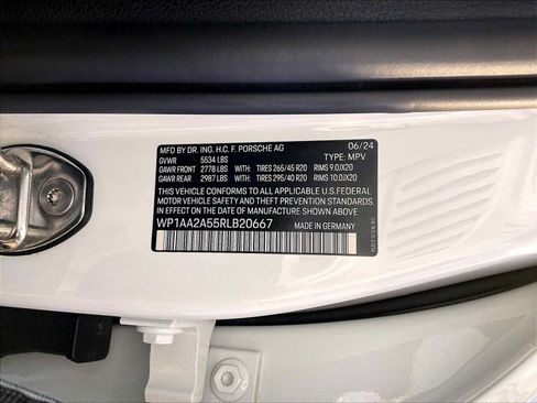 Used 2024 Porsche Macan AWD/4WD image 36