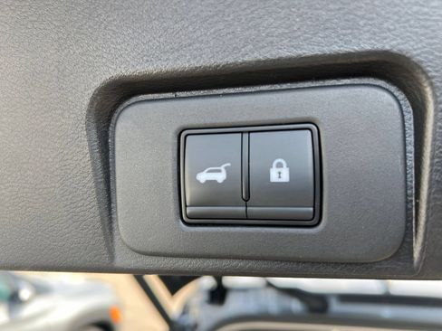 Used 2025 Nissan Rogue SV FWD image 24