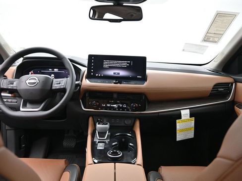 Certified 2026 Nissan Rogue SV FWD image 29