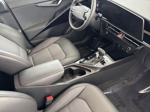 Certified 2025 Kia Niro EX FWD image 23