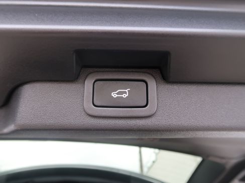 Used 2018 Land Rover Discovery HSE image 52