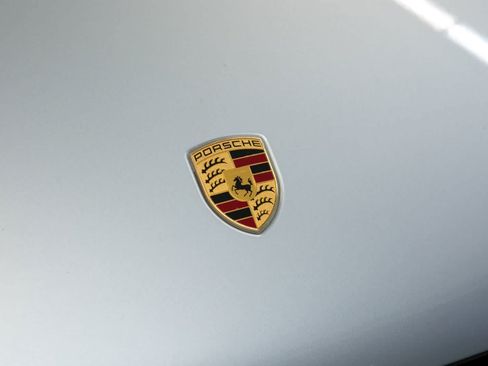 Certified 2023 Porsche Macan AWD/4WD image 17