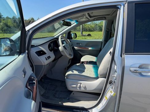 Used 2014 Toyota Sienna XLE AWD/4WD image 10