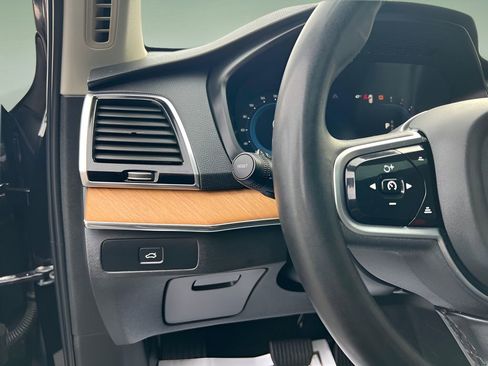Used 2023 Volvo XC90 B5 Plus image 22