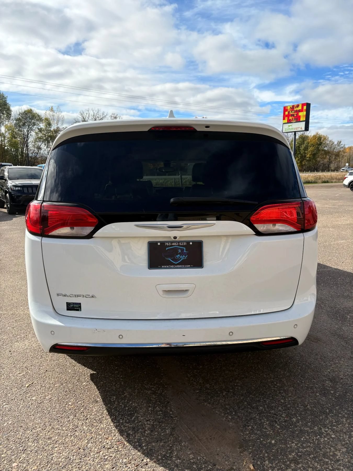 Used 2018 Chrysler Pacifica Touring-L FWD image 6