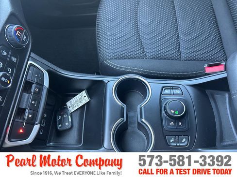 Used 2023 GMC Terrain SLE w/ Driver Convenience Package FWD image 18