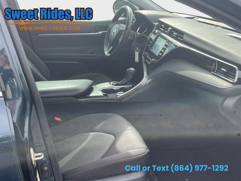 Used 2019 Toyota Camry LE image 7