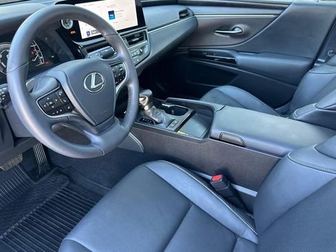 Used 2025 Lexus ES 300h ES 300h image 4