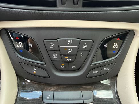 Used 2019 Buick Envision Essence FWD image 30