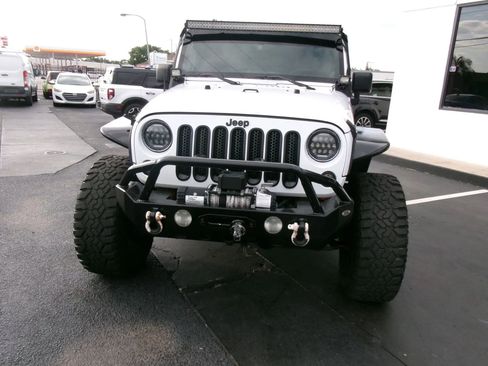 Used 2013 Jeep Wrangler Unlimited Rubicon w/ Dual Top Group AWD/4WD image 8