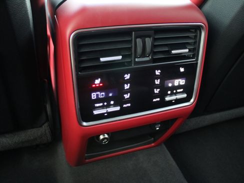 Certified 2023 Porsche Cayenne Platinum Edition image 32