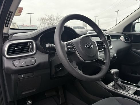 Used 2019 Kia Sorento LX image 10