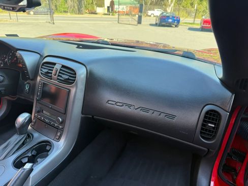 Used 2006 Chevrolet Corvette Coupe w/ Preferred Equipment Group RWD image 20
