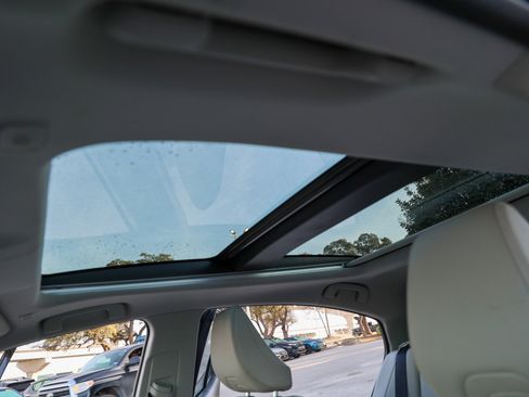 Used 2025 Toyota Camry XLE image 39