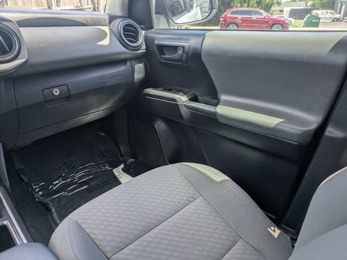 Used 2020 Toyota Tacoma SR5 RWD image 17
