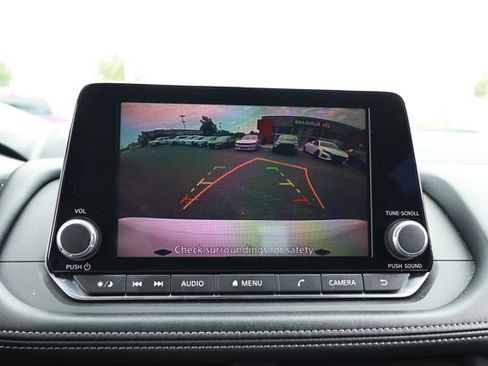 Used 2024 Nissan Rogue S AWD/4WD image 17