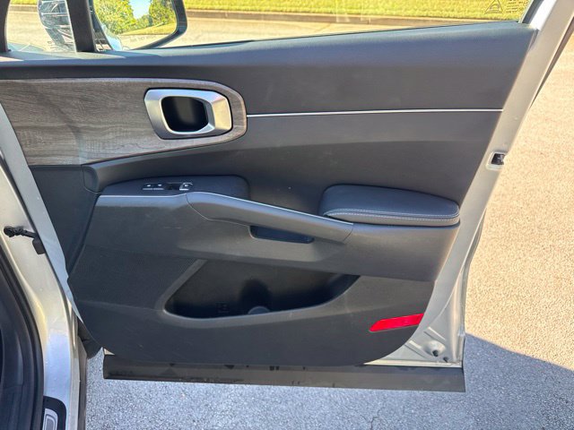 Used 2021 Kia Sorento EX w/ Panoramic Sunroof Package FWD image 9