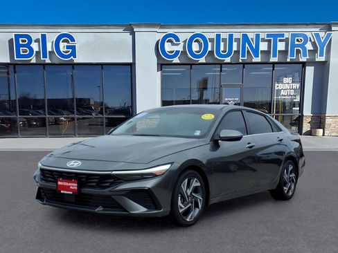 Used 2025 Hyundai Elantra Limited FWD image 1