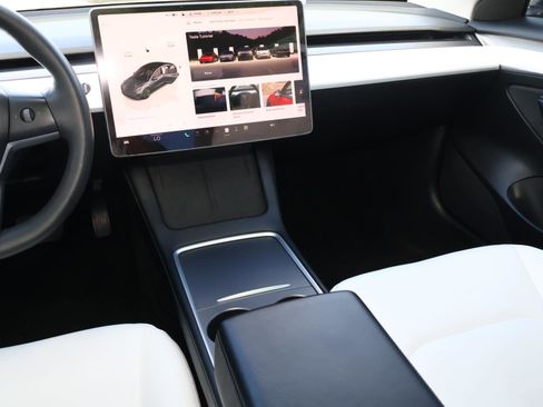 Used 2023 Tesla Model 3 Standard Range image 10