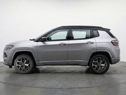 Used 2025 Jeep Compass Limited image 5