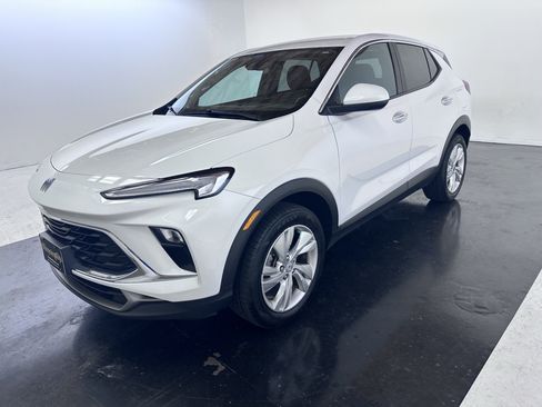 Used 2024 Buick Encore GX Preferred AWD/4WD image 9