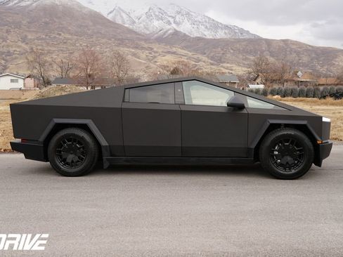 Used 2024 Tesla Cybertruck AWD Crew Cab image 12