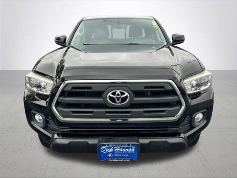 Certified 2017 Toyota Tacoma SR5 AWD/4WD image 3