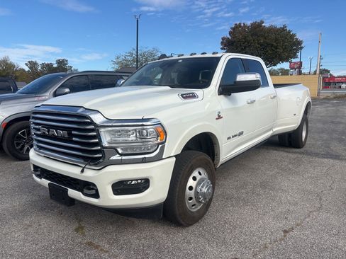 Used 2022 RAM 3500 Limited image 2