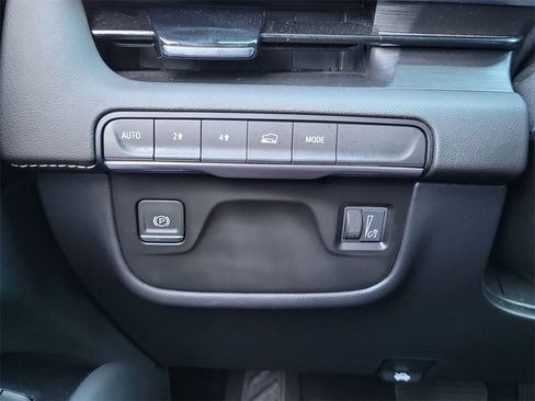 Certified 2024 Cadillac Escalade Premium Luxury image 17