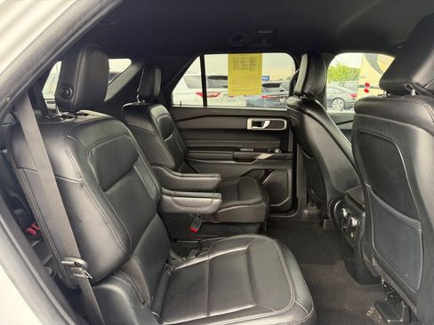 Used 2020 Ford Explorer XLT w/ Equipment Group 202A RWD image 33