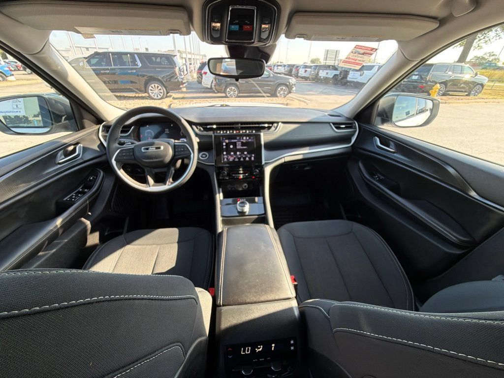 Used 2023 Jeep Grand Cherokee L Laredo AWD/4WD image 16