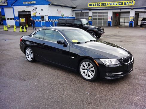 Used 2011 BMW 328i Convertible image 1