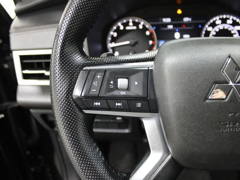 Used 2022 Mitsubishi Outlander SE image 10