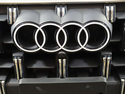 Certified 2025 Audi Q7 Premium w/ Convenience Package image 15