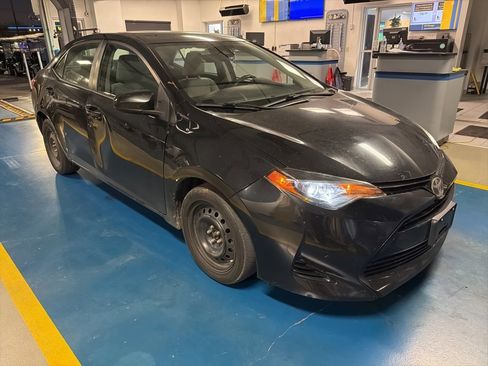 Used 2017 Toyota Corolla LE image 3