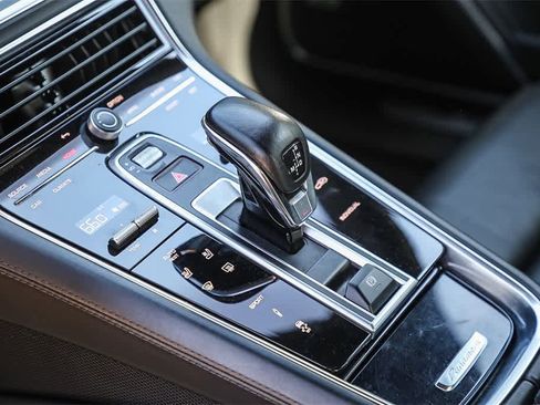 Used 2022 Porsche Panamera 4S image 17